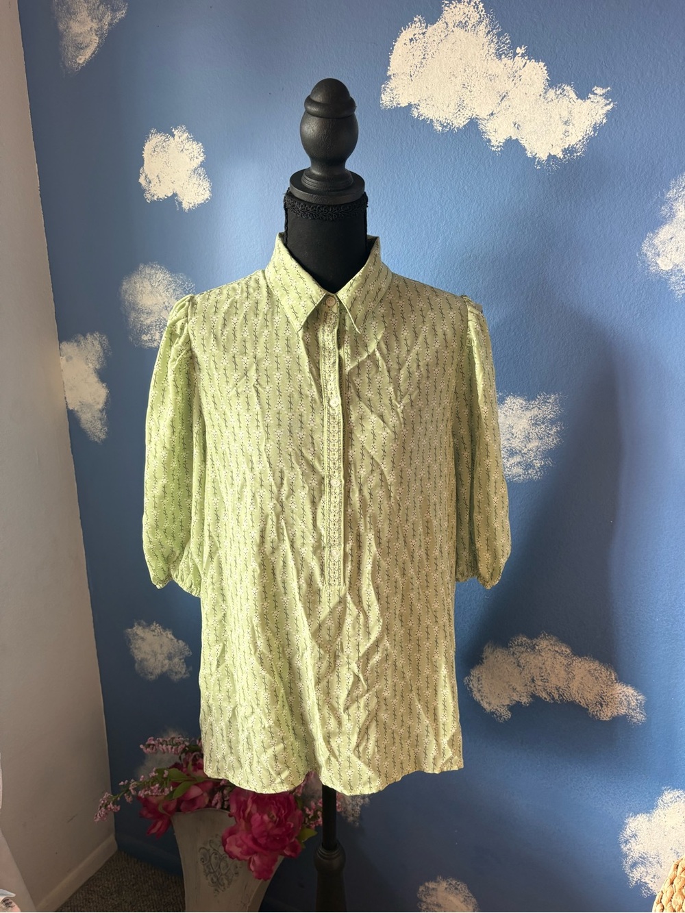 Max Studio London Light Green Short Sleeve 3/4 Button-Up Blouse, Size Large